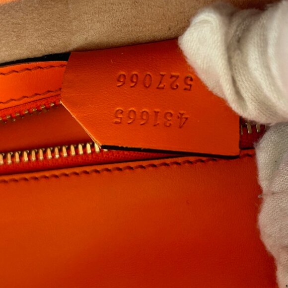 Gucci Leather Sylvie Web Orange Medium - Picture 9 of 16